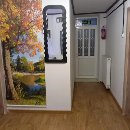 Αυλή της Ελιάς *