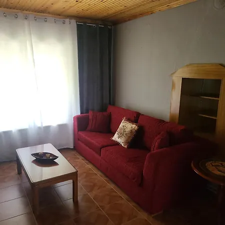 Αυλή της Ελιάς Сasa de vacaciones *