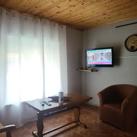 بيت للعطل αυλή της ελιάς *